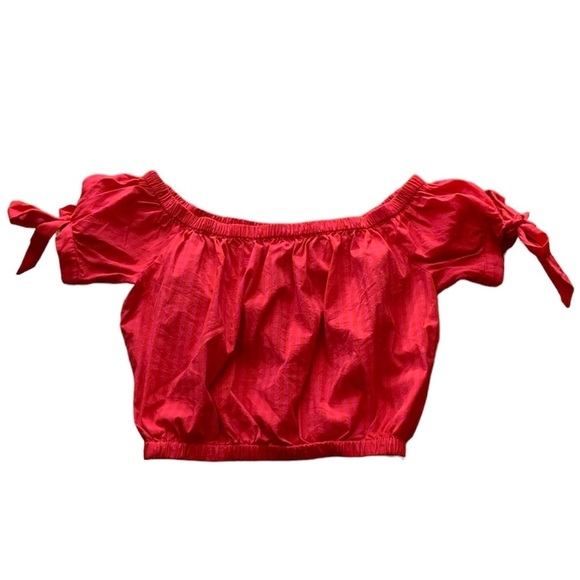 Forever 21 Tops - Pink off the shoulder crop top #1034